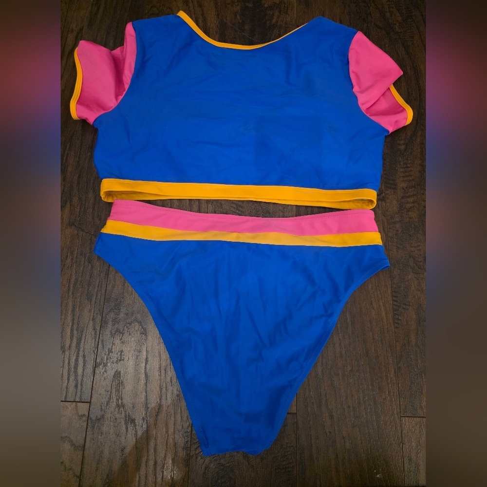 Cupshe Rashguard top and High-rise Bottom - Picture 3 of 4